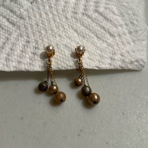 Vintage Accessocraft NYC Pearl Drop Screw Back Gold Tone Earrings